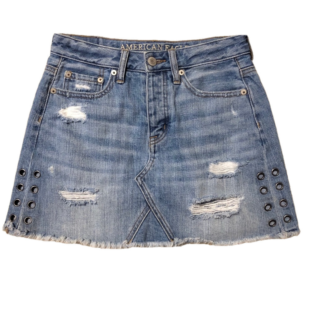 ⭐️ 3 For $15 AEO Denim Distressed Skirt